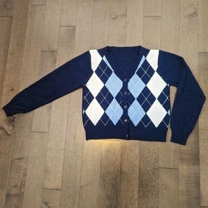 Cropped argyle pattern cardigan.